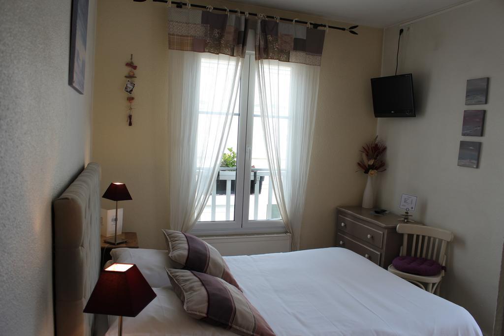 Hotel Des Falaises Villers-sur-Mer Habitación foto